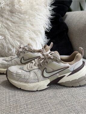Nike VK2 Sneakers in Cream and Brown
